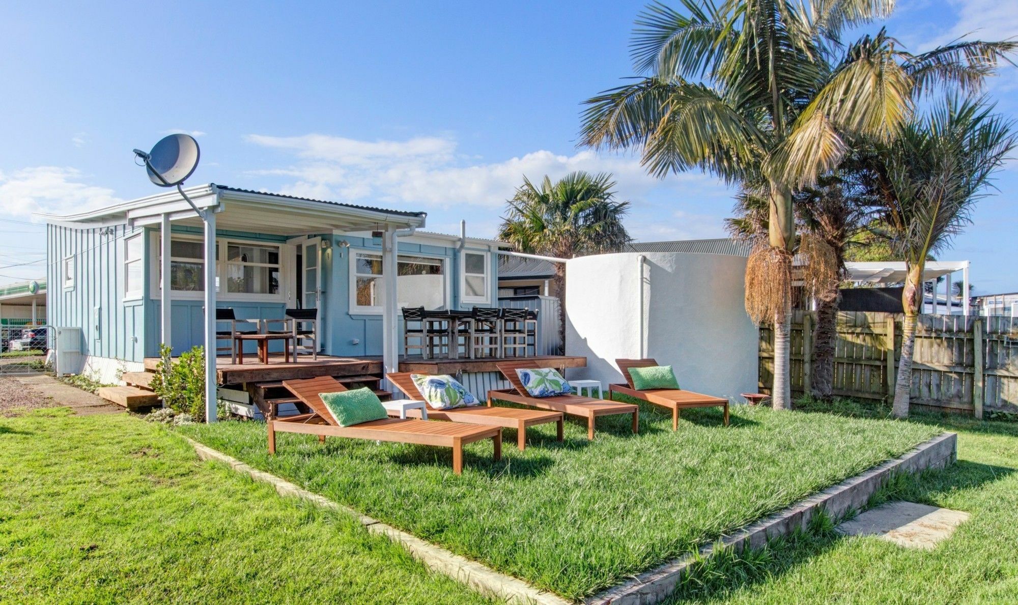 The Little Blue Bach In Oneroa Village By Waiheke Unlimited Ngoại thất bức ảnh